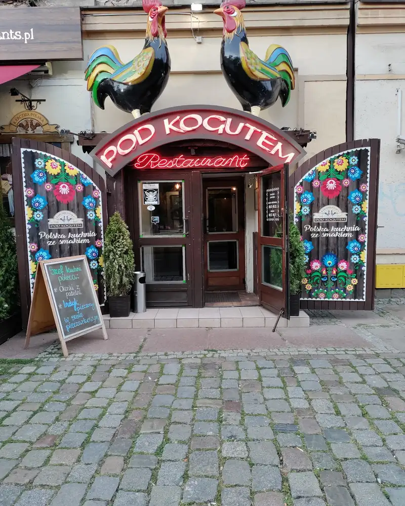 Wejście od placu Lotników